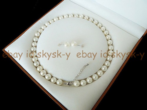 Classic Akoya Pearl Necklace And Earrings Set In White Gold - Foto 13