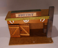 DDR  Westernhäuser /Holzhaus / Westernfort / Spielzeug  " Smithy " beschädigt