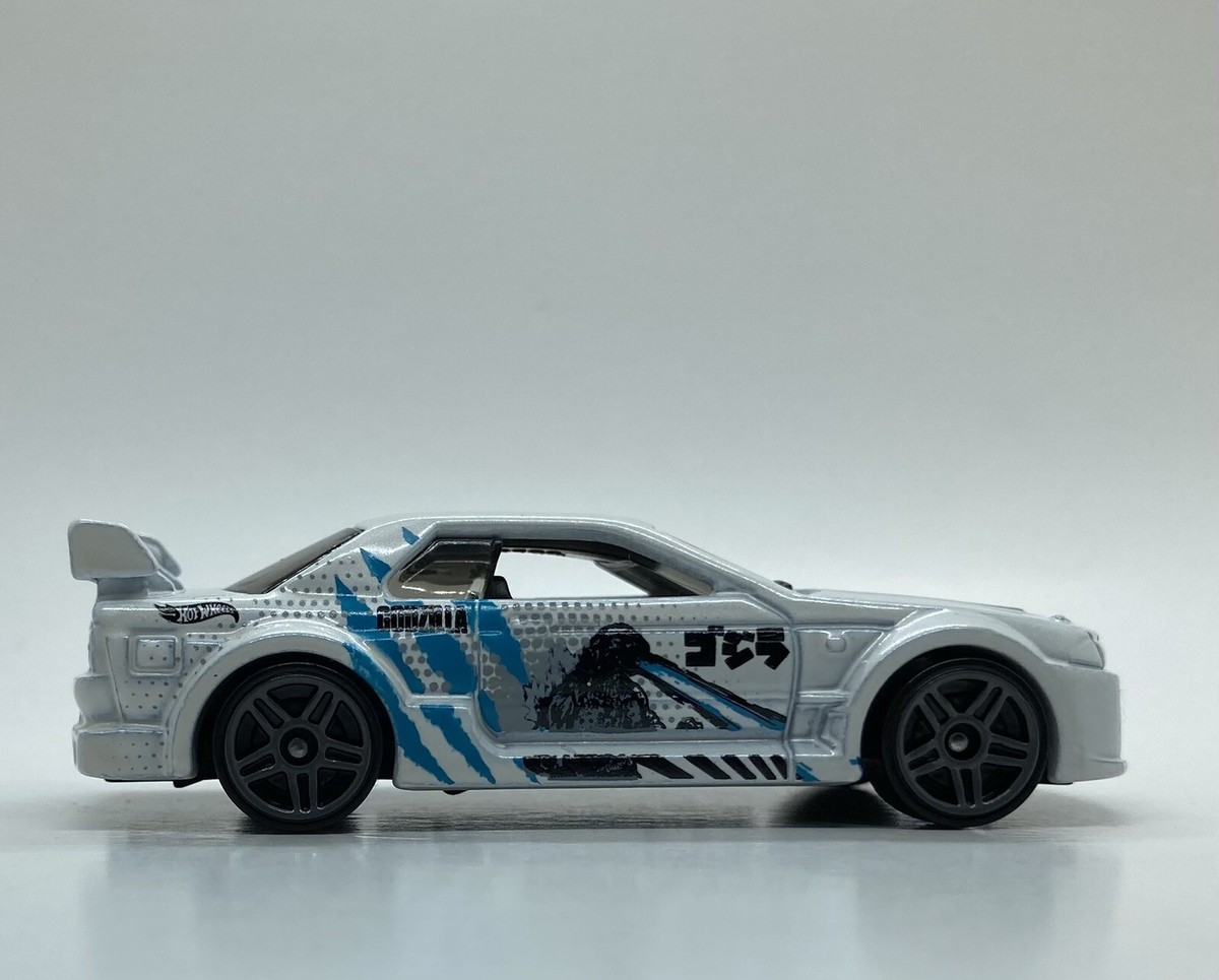 Hot Wheels 2023 Nissan Skyline GT-R (R32) White Godzilla HW