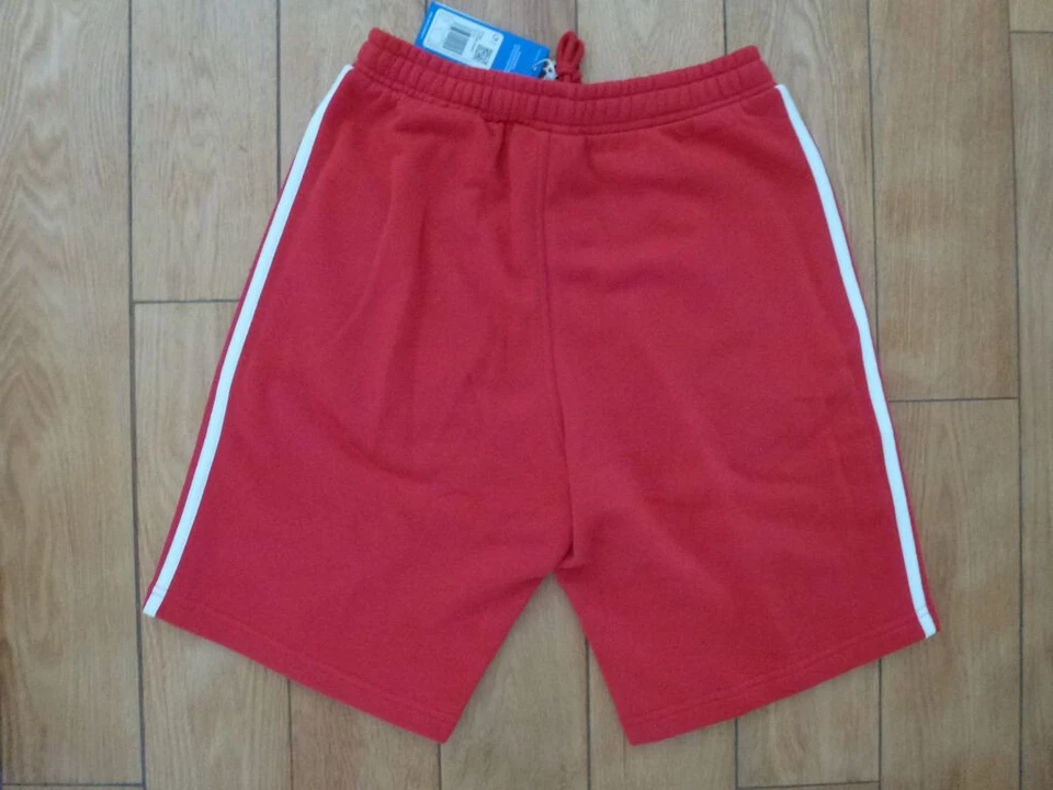 ADIDAS Short Rouge 3 bandes Adicolor Classics Poches zippées NEUF - Photo 3/3