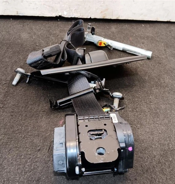 2017-2022 Jeep Cherokee Front Right Passenger Seat Belt Retractor Black Oem Used Foto 2 de 4