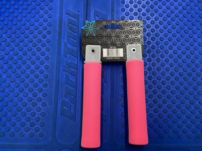 SUPACAZ Supalite 9 g Lightweight Slip-on Handlebar Grip for Bikes - Neon Pink