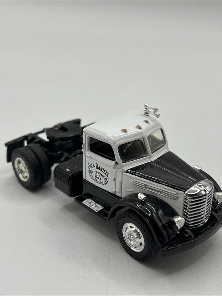 Matchbox 1948 Jack Daniel’s Diamond T Artic Box Tractor Trailer Truck - Image 4 of 4