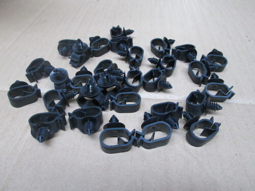 BLACK PLASTIC LOOM & PIPE CLIPS  JOB LOT X 30 NEW - Picture 1 of 2
