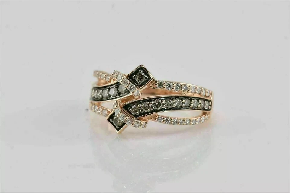 Anillo de compromiso de derivación de diamantes marrones redondo creado en laboratorio de 2 quilates enchapado en oro rosa de 14 k Foto 2 de 4