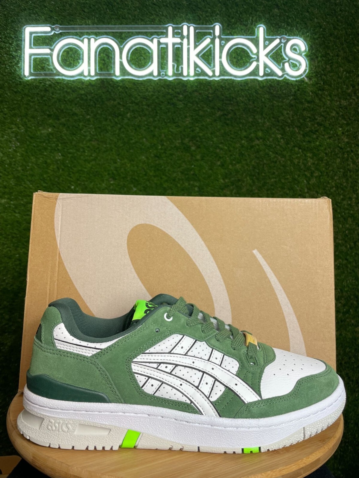 ASICS EX89 Mens Size 9 Shoes White Green Classic Sneakers NEW 1201A963-101