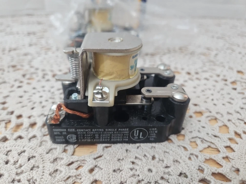 Lot 2 GUARDIAN 2620U-DPST-120A  POWER RELAY 120V 60HZ 25AMPS (BOTH NEW- 1 SEALED - Image 4 of 4