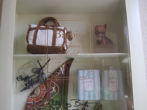 New York Yorkie Barbie Silkstone Accessory Pack Signed by Robert Best MIB/ NRFB - Picture 4 of 8