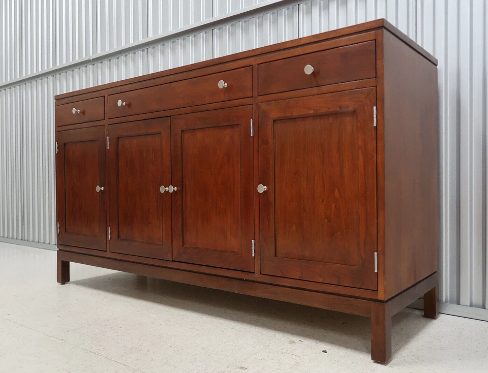 Stickley Modern Shaker Cherry Credenza / Aparador Foto 3 de 4