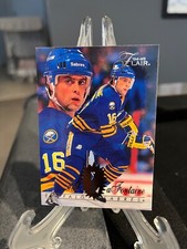 Pat LaFontaine 1994-95 Fleer Flair #19 -Buffalo Sabres