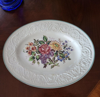 Wedgwood 14'' Oval Platter Bognor Patrician England AK 8120 serving piece crazing