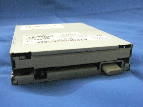 3.5" INTERNAL FLOPPY DRIVE - IDE - USED