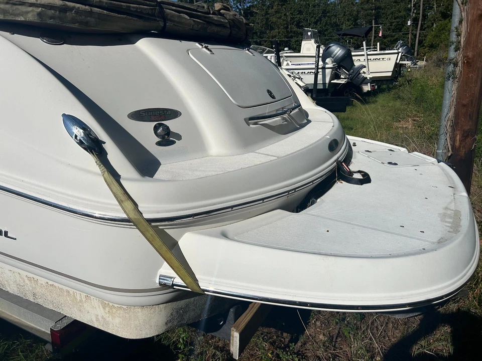 2006 Chaparral Sunesta 26' Deck Boat - I/O Runs - Free Trailer - South Carolina - Image 3 of 4