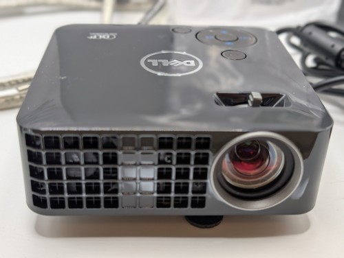 Dell M115HD Mobile DLP Projector WXGA HDMI Case Power Supply Extra HDMI