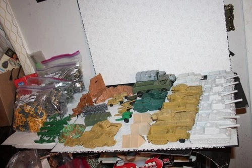 Vintag Marx Battleground Playset  Lot  Pieces Figures and vehicles