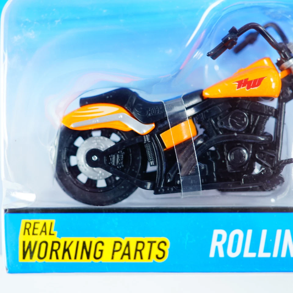 Hot Wheels Rollin Thunder Motorcycle Real Working Parts Diecast X7721 - Image 3 of 4