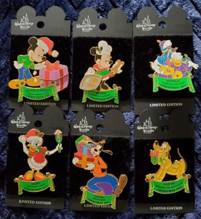 Disney Night Before Christmas Mickey & Friends LE Pin Set Donald Goofy Pluto