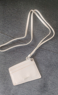MNG (Mango)Kartenmäppchen Damen Leder Beige mit Logo und Umhängeband