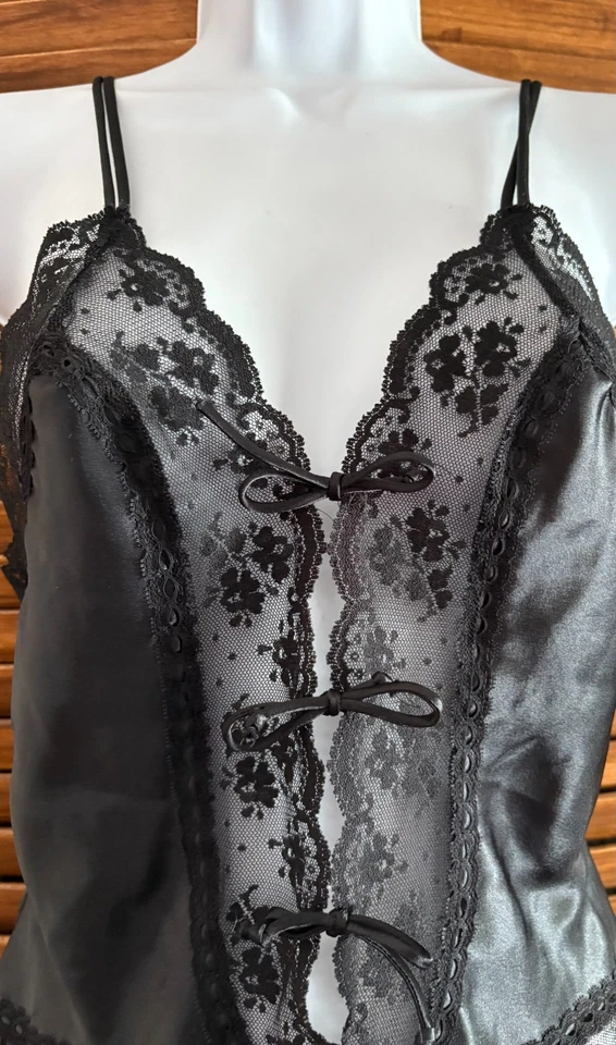 Peluche vintage Victoria's Secret negro satinado y encaje talla S etiqueta dorada Foto 4 de 4