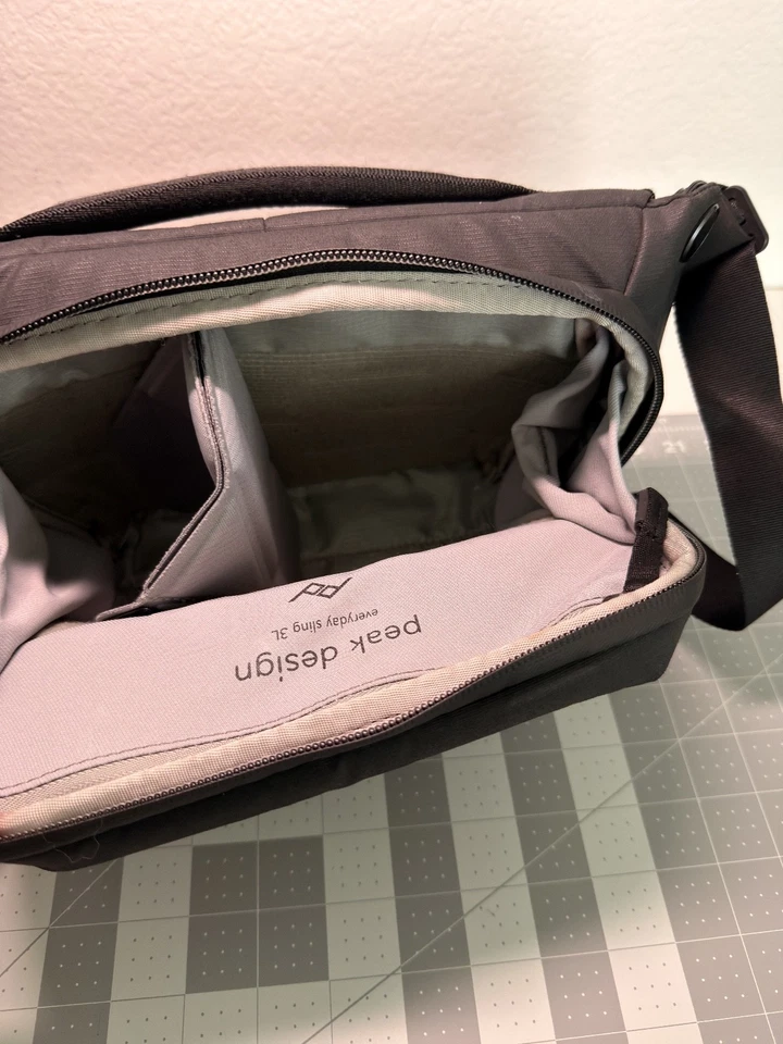 Peak Design Everyday Sling/Camera Bag - Preto, 3L; Levemente usado, excelente estado. - Imagem 2 de 4