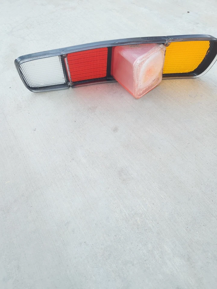 Lente de luz trasera izquierda OEM para Porsche 928 S 1978-1986 lado del conductor Foto 2 de 2