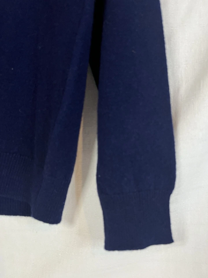 Suéter Vintage Lyle & Scott 100% Lana de Cordero Azul Talla 42 Foto 2 de 4