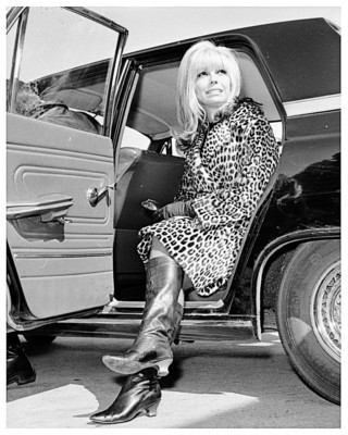 NANCY SINATRA SINGER AND ACTRESS 8''x10'' Photograph