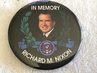 RICHARD M. NIXON, IN MEMORY, PINBACK PIN BUTTON .RARE