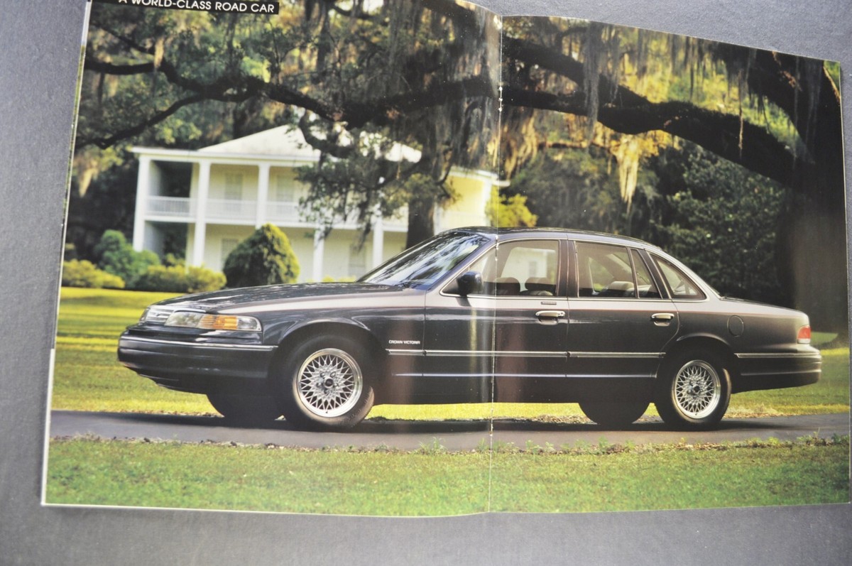 1993 Ford Crown Victoria Catalog Brochure LX Sedan Excellent