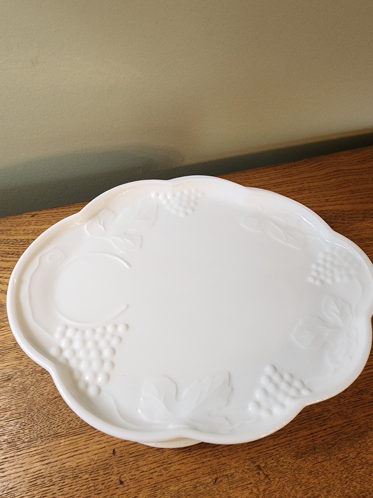 Vintage Indiana Milk Glass Harvest Grape Plates Set Of 5