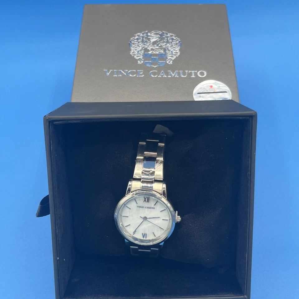 Relógio feminino Vince Camuto 32 mm tom prata estojo/banda mostrador esfregão - Imagem 3 de 4