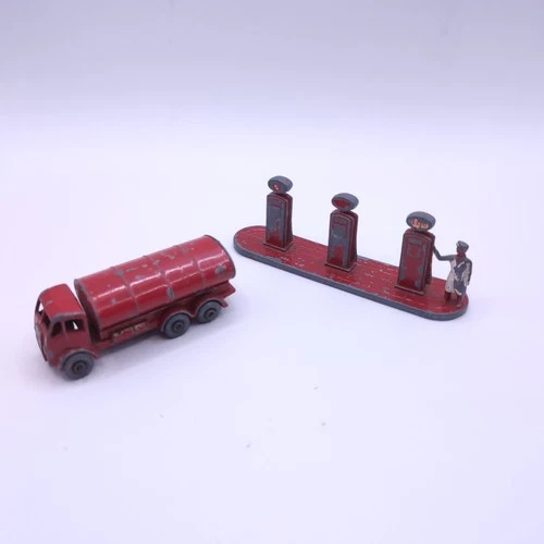 Vintage Matchbox Lesney No 11b - ERF Petrol Tanker 63mm & 1a Petrol Pump Set