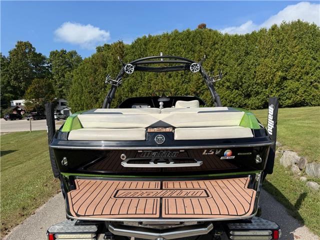 2015 Malibu Wakesetter 23 LSV  Black