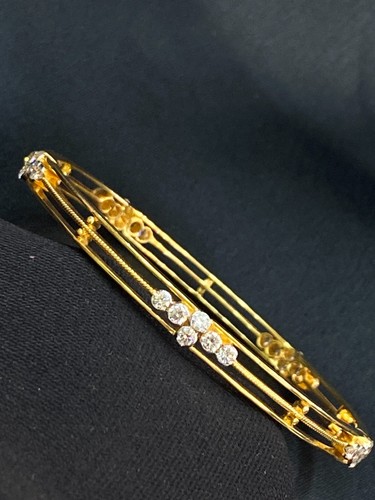 Exquisite 2.10 Cts F/VS1 Round Brilliant Cut Natural Diamonds Bangle in 14K Gold - Picture 7 of 12