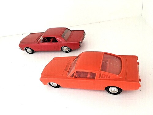 2 Vintage 1965 Plastic Ford Mustang Toy Cars, Processed Plastics & 1 Unk. Brand - Picture 4 of 8