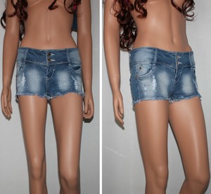 pantaloncini molto corti