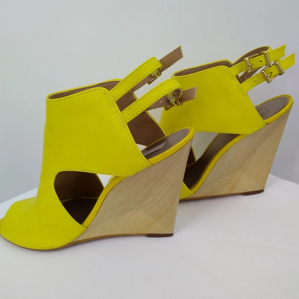 Tacones Rachel Roy para mujer talla 8,5 cuña de madera amarillo brillante punta abierta Foto 4 de 4