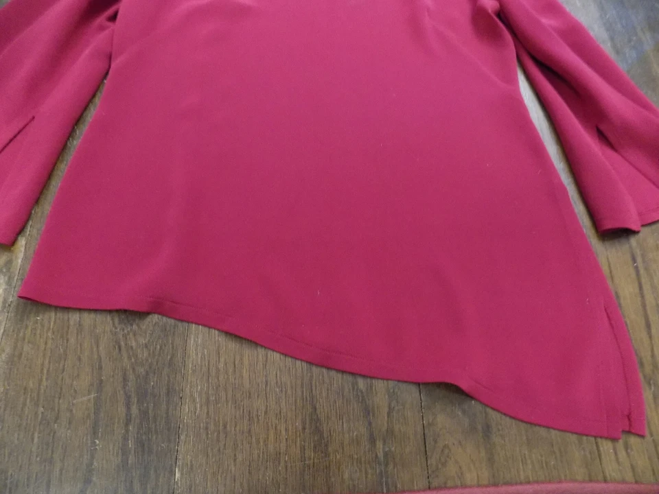 Conjunto de falda y blusa Maggy London 100 % seda 2 piezas talla 12 frambuesa asimétrica usada en excelente estado Foto 4 de 4