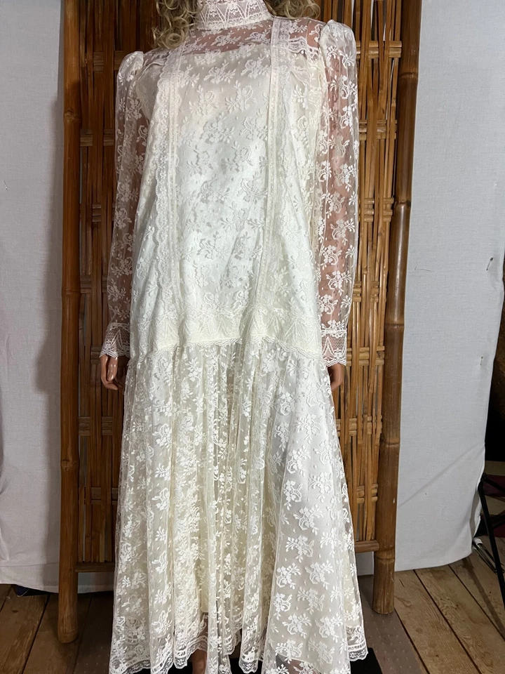 Vestido de novia Jessica McClintock estilo años 20 marfil victoriano encaje gargantilla cuello 16 Foto 4 de 4
