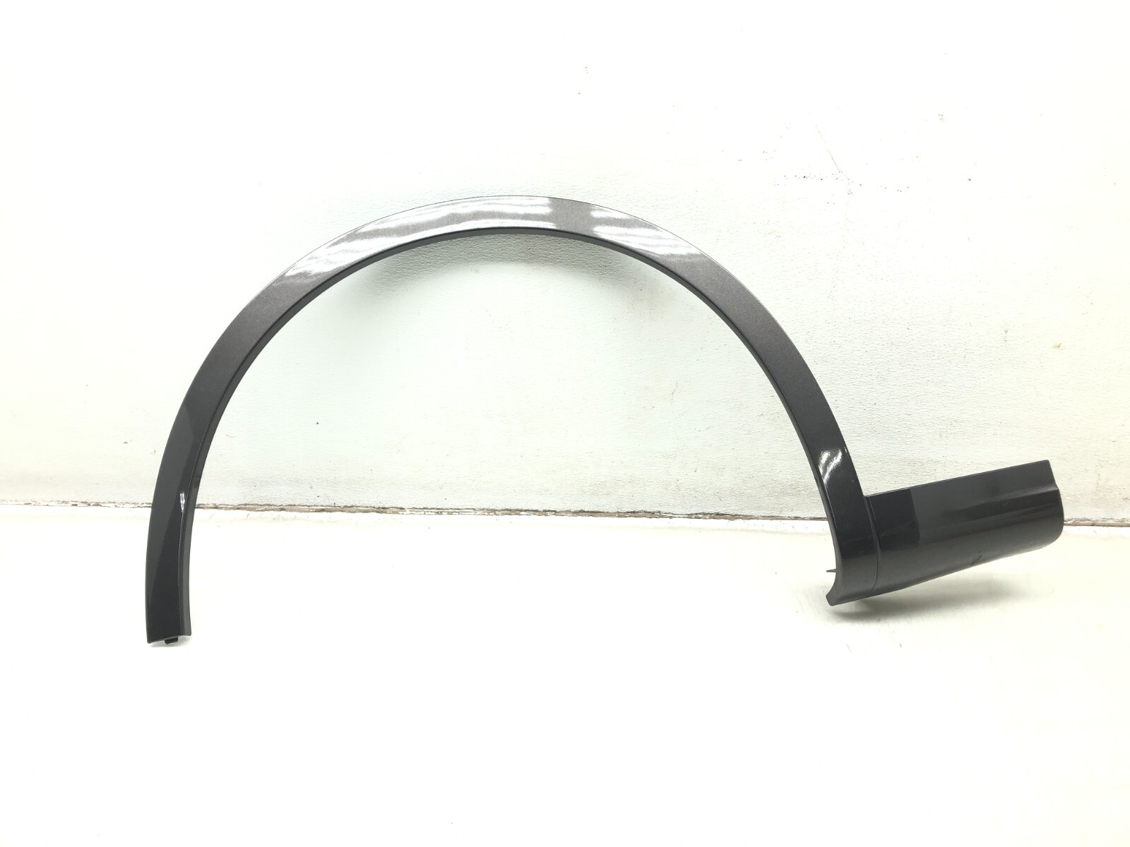 2017-2020 MASERATI LEVANTE LEFT DRIVER FRONT FENDER WHEEL ARCH FLARE MOLDING 571