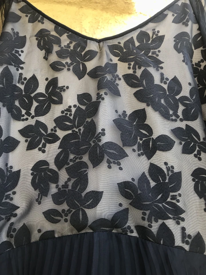 Vestido de Cóctel Enrejado, Baile de graduación Negro Plisado Manga Acampanada De Colección 16 Foto 2 de 4