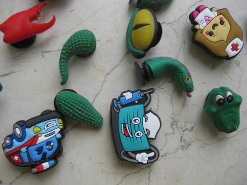 CROCS Schuhanstecker Pins Charms Jibbitz 3D,ca 20 Stück Panzer Drache Tiere Medi - Bild 2 von 4