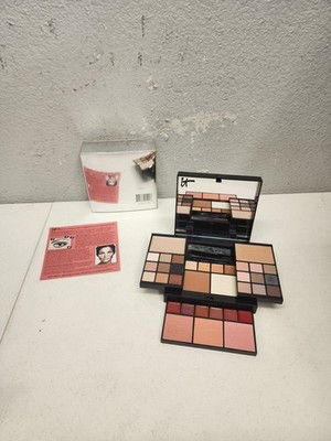 IT Naturally Pretty Essentials Matte Luxe Transforming Palette