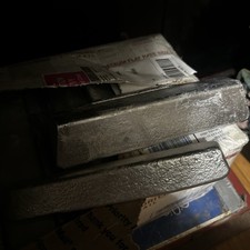 ALUMINUM "NEAR 356" INGOTS....Spons....   42  lbs  Casting grade alloy