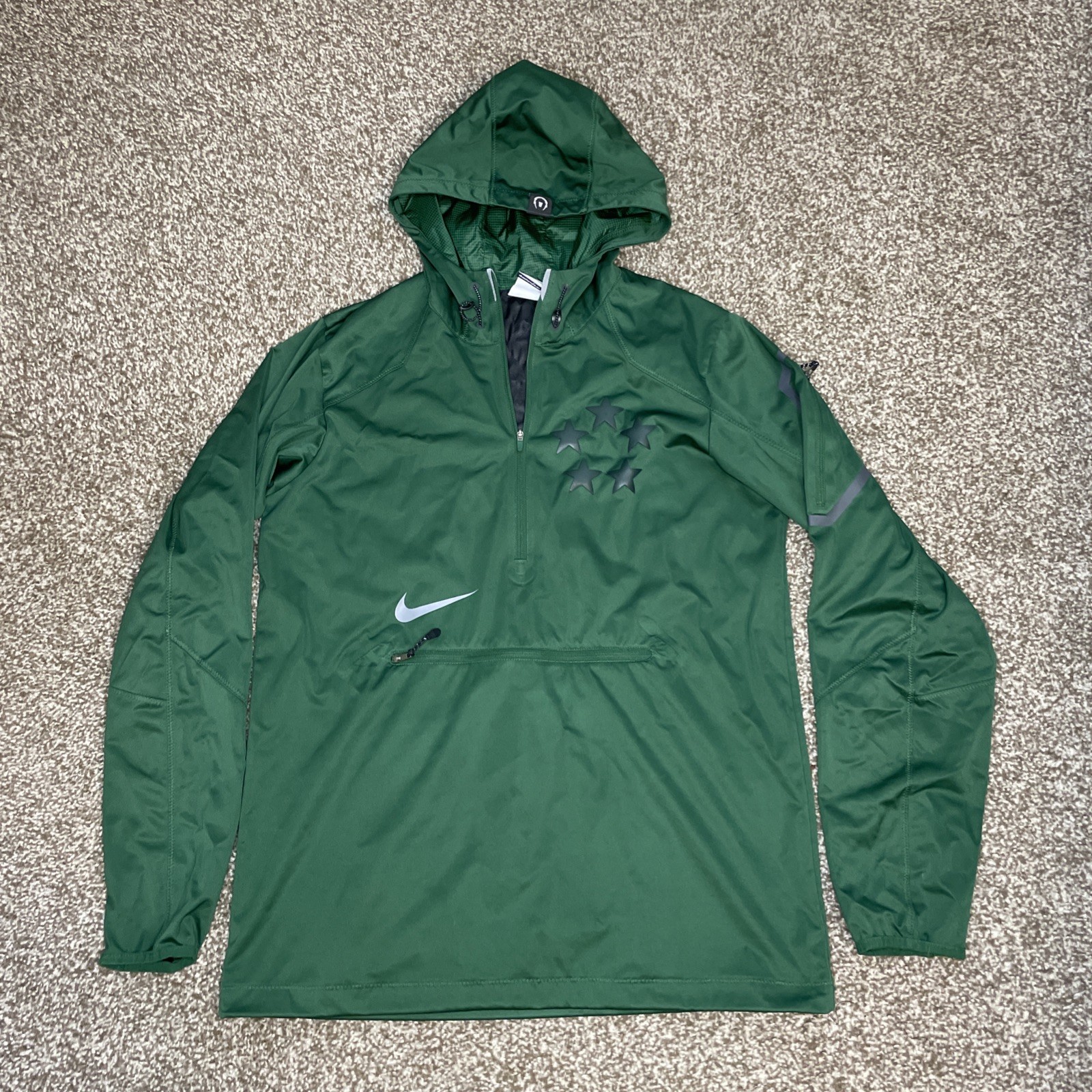 SACAI X NIKE Giacca calcio mezza zip Nike Small Field General Fly Rush piccola verde con cappuccio