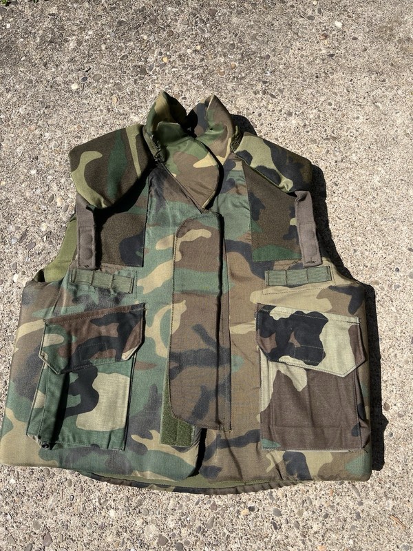 US Army Issue Fragmentation Protective Vest Woodland Camo 8470-01-092-8499 Sz M
