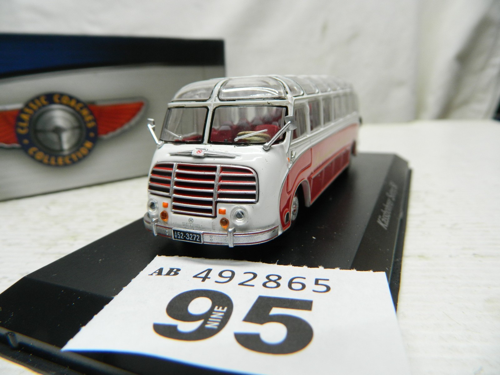 Atlas Classic Coaches 1:72 Kassbohrer Setra S8 Coach  Box 4 642 105 thumbnail 5