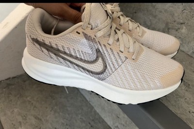 Nike Run Defy Damen Sneaker Gr. 38 Beige HM9593-100 kaum getragen