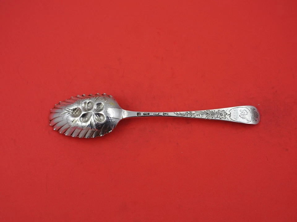 Cuchara bayas de plata esterlina georgiana inglesa GW fruta perseguida a mano 1779 8 1/4" Foto 2 de 2