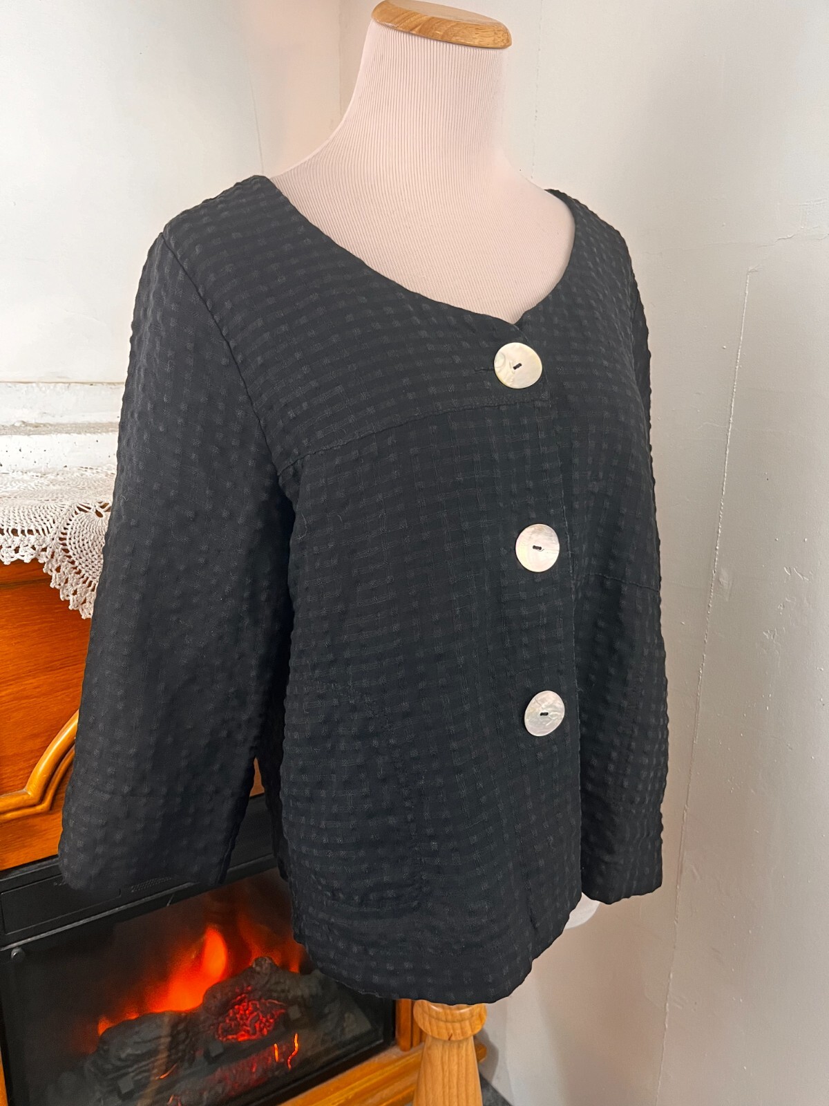 NTCO Nomadic Traders Black Shell Button Linen Ble… - image 6